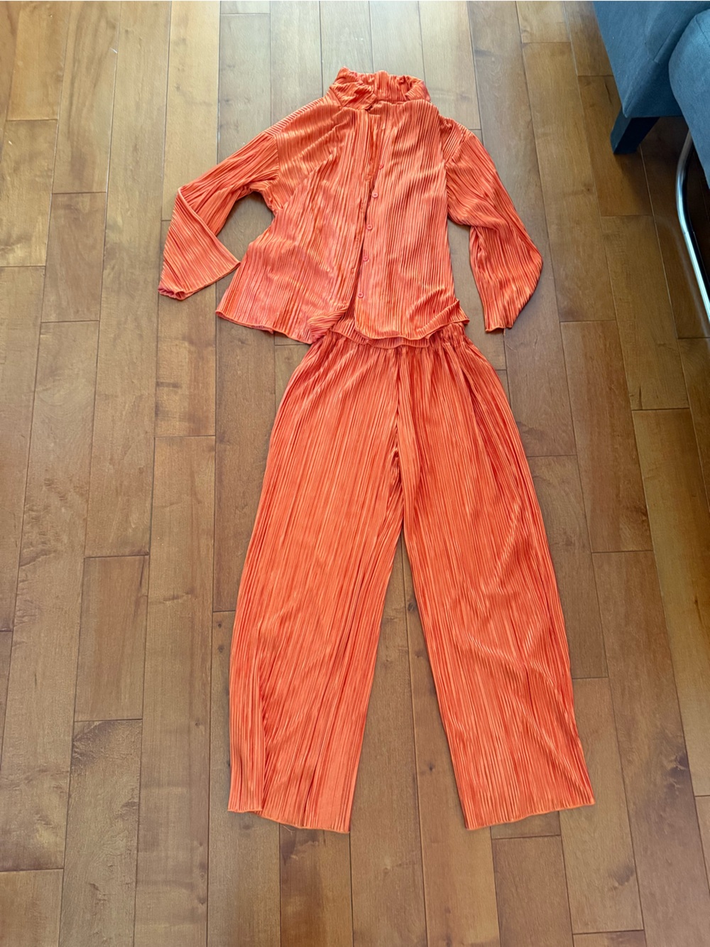 Orange pleated top and pants set with long sleeves and button-up front sz M